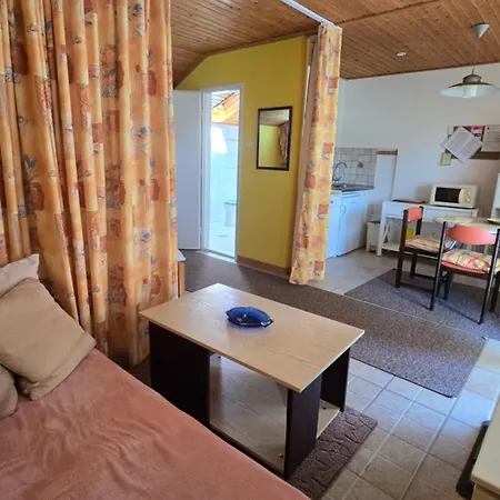 Anna Apartman *
